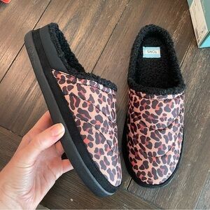 New Toms Sage Soled Slippers in Tan Classic Leopard Matte Woven Women’s Size 6